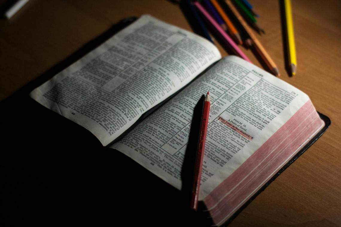 Who answers kids' questions about Bible stories in reading lessons ...
