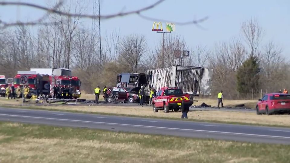 A truck driver not paying attention caused a chainreaction crash that
