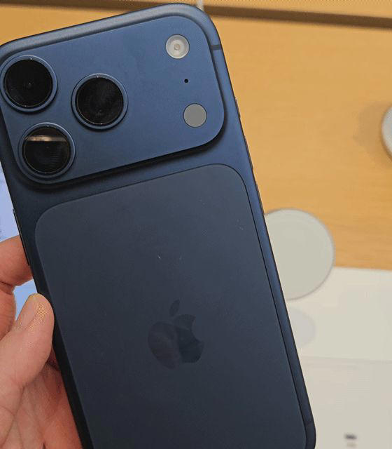 高級スマホなのに傷だらけ！」iPhone17「背面に傷続出」報告！“新素材