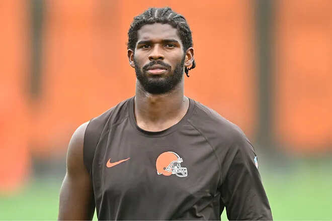 “I am confounded”: Mike Greenberg reacts as Shedeur Sanders' unexpected ...