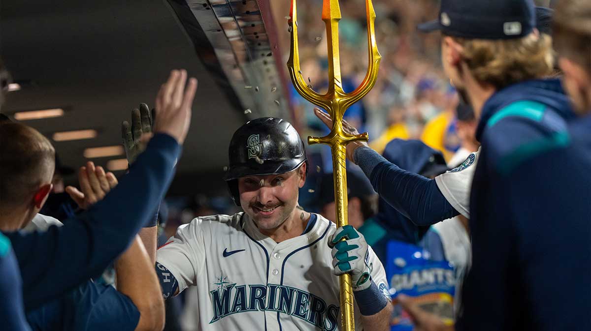 Mariners fans erupt after Cal Raleigh’s 60th home run of 2025