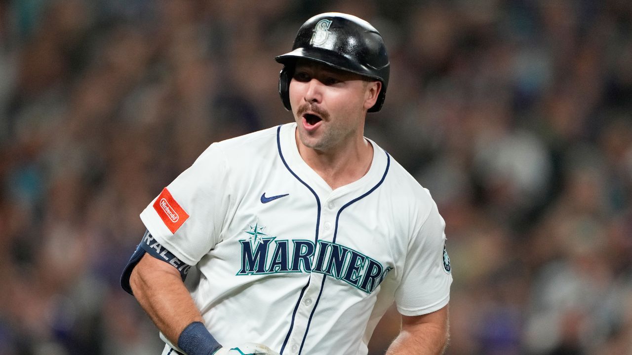 Cal Raleigh hits 60th HR, Mariners clinch AL West