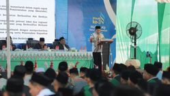 Bupati Pidie Jaya Dukung Pendidikan Dayah dengan Beasiswa Santri di Wisuda Ma’had Aly Darul Munawwar
