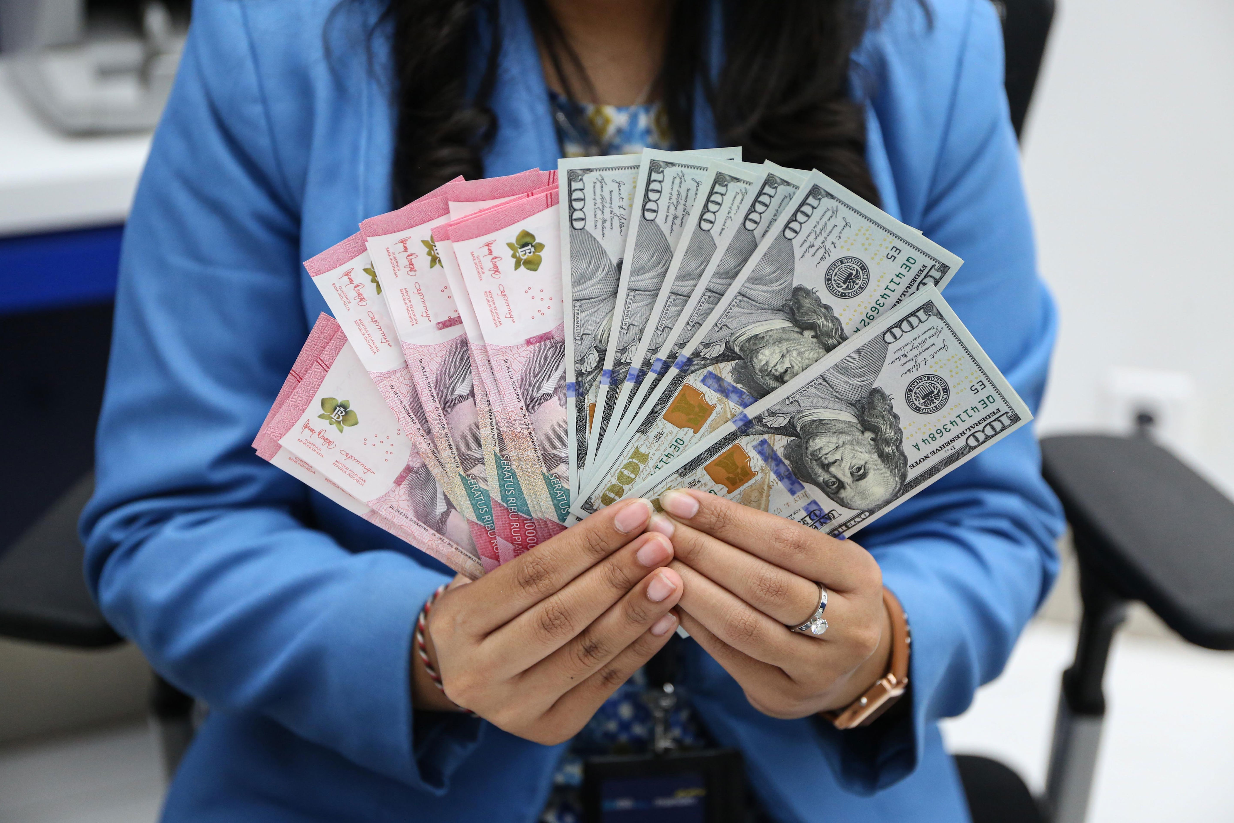 Mengapa Rupiah Anjlok ke Rp 16.700 per Dolar? Ini 4 Penyebabnya