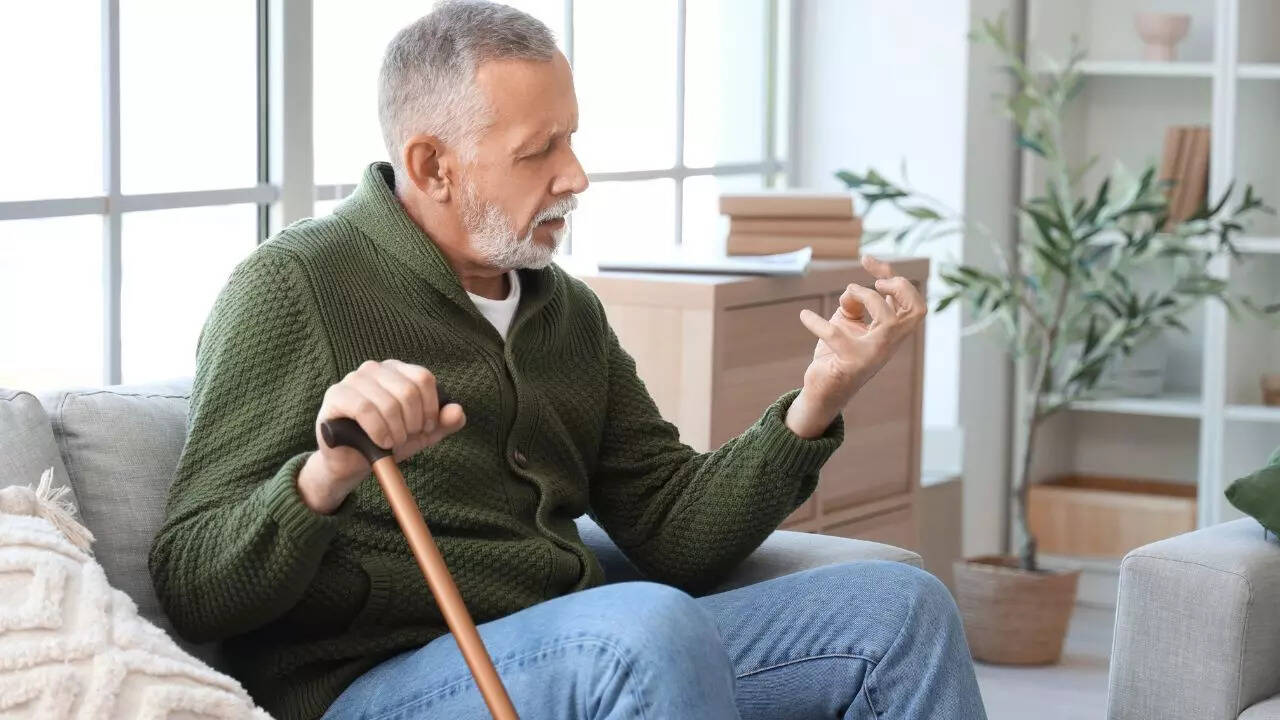 10 early signs of Parkinson’s experts say are often overlooked ...