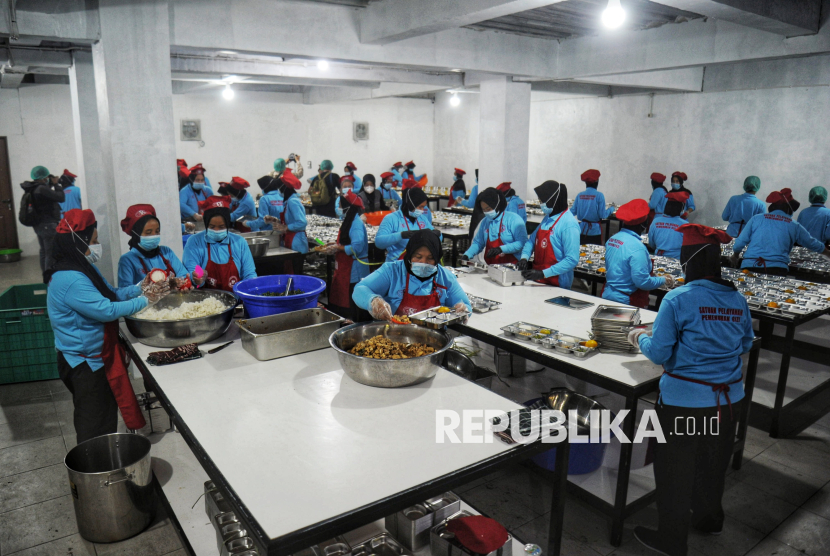 Ekonom Usulkan MBG Diganti: Dana Tunai Langsung ke Orang Tua Siswa