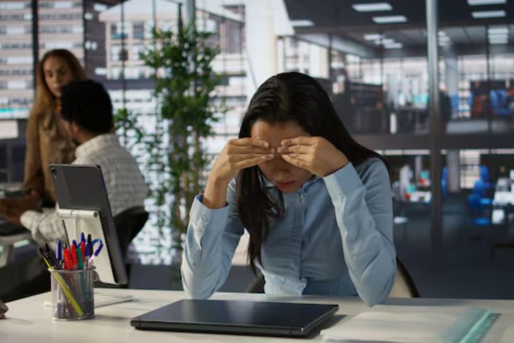 Orang Tidak Bahagia Sering Bandingkan Diri dengan 7 Cara Tidak Sehat Ini