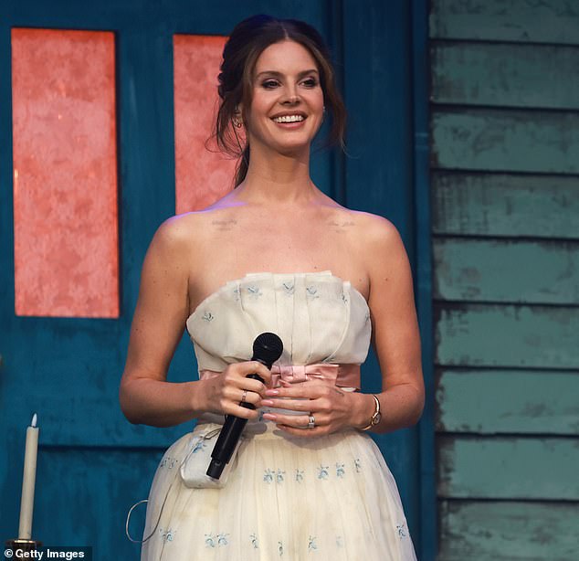 lana del rey nose job Image 3