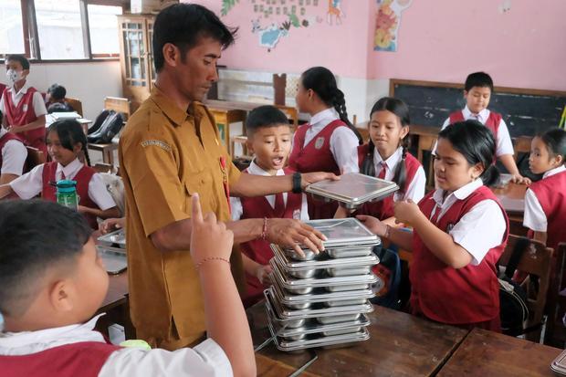 Guru Dapat Insentif Rp 100 Ribu/Hari untuk Awasi Program Makanan Bergizi Gratis