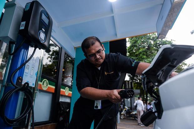 Produksi Mobil Listrik RI Dimulai Tahun Depan, Tapi Seluruh Komponen Masih Impor