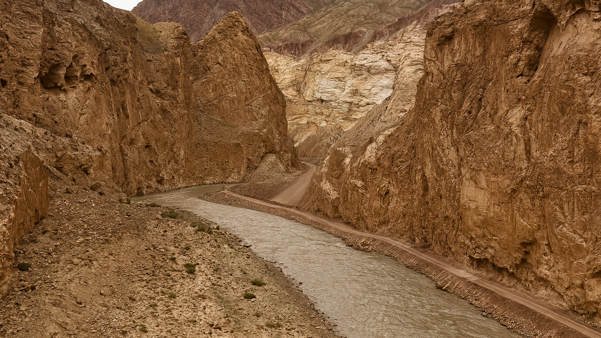 Bartang Valley Tajikistan – Mountain River Canyon in 4K