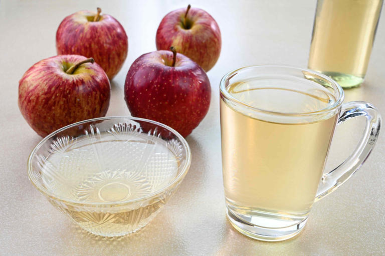 Aloe Vera Juice and Apple Cider Vinegar Together Could Be Good for Your Gut