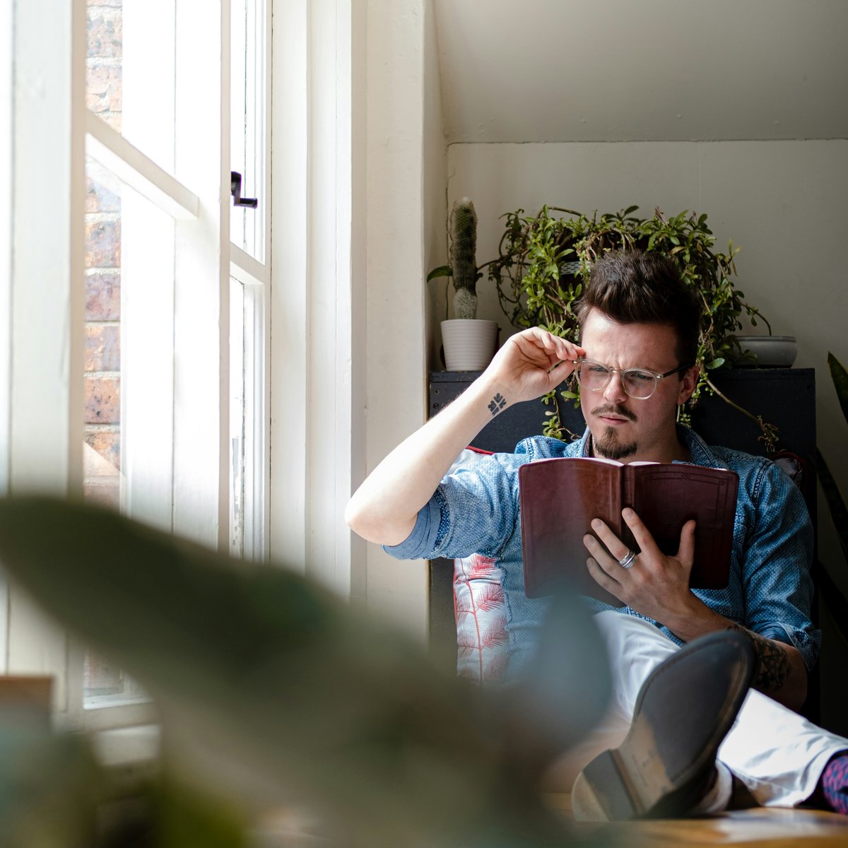 'Stop judging everyone' What men think about the performative male trope