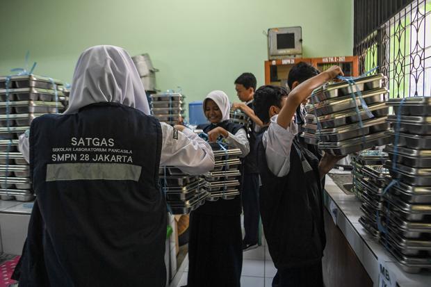 DPR Minta Penyelidikan Kasus Keracunan Massal MBG