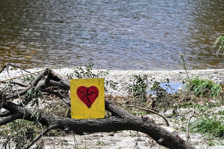 Familias de niñas fallecidas en inundaciones en Texas demandan, dicen que los dueños del campamento ‘antepusieron las ganancias a la seguridad’