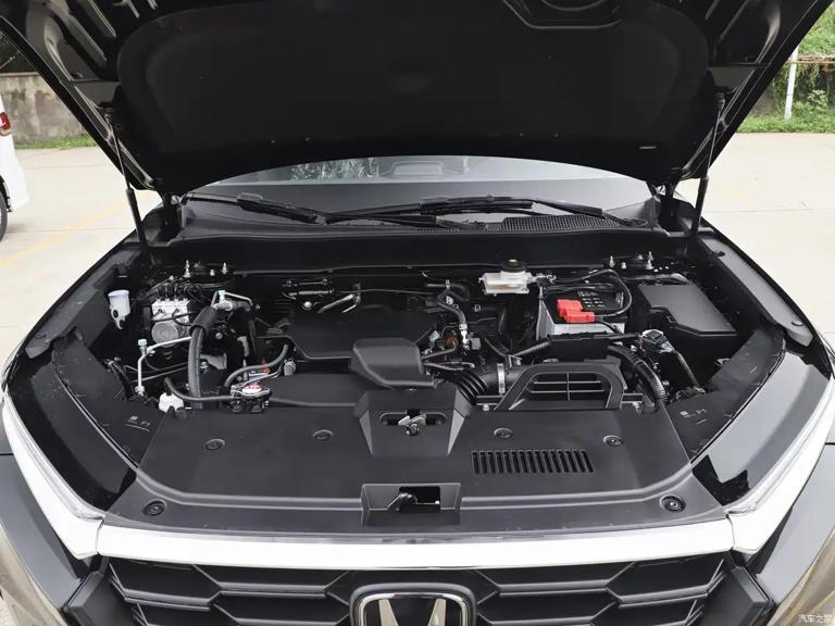 Hệ thống động lực không đổi. Bản xăng dùng động cơ tăng áp 1.5L công suất 188 mã lực, mô men xoắn 240Nm, kết hợp hộp số CVT. Bản hybrid kết hợp động cơ 2.0L 146 mã lực/183Nm với mô tơ điện 181 mã lực/335Nm, đi kèm hộp số E-CVT - Ảnh: Autohome