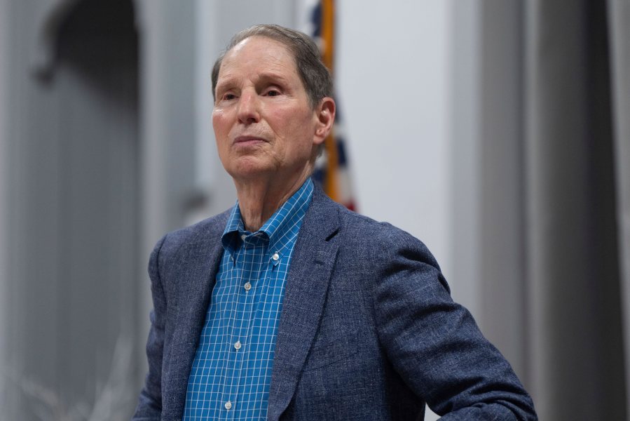 Senator Wyden responds to gov’t shutdown threat, defends Portland amid ...