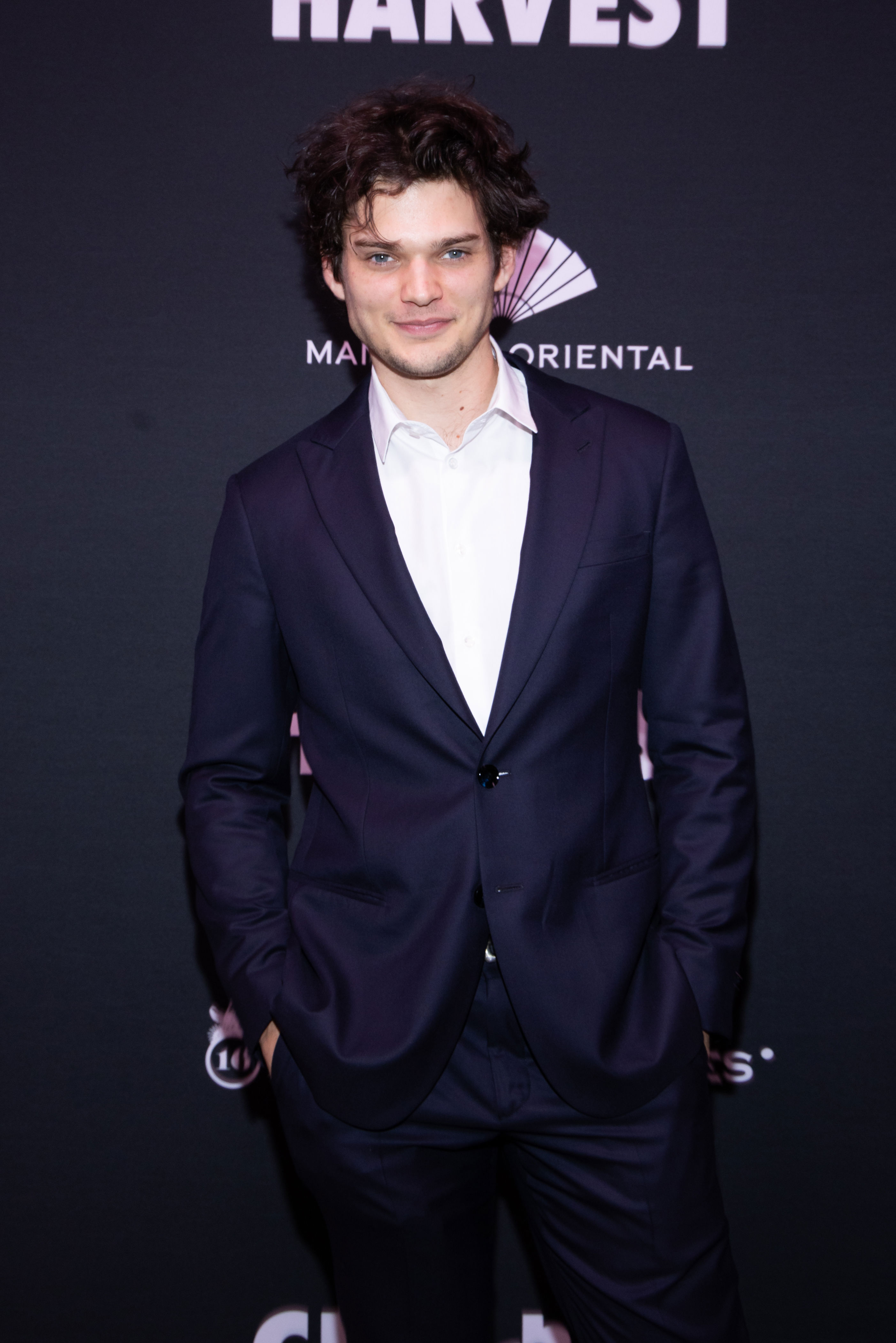 richard designs headpiece