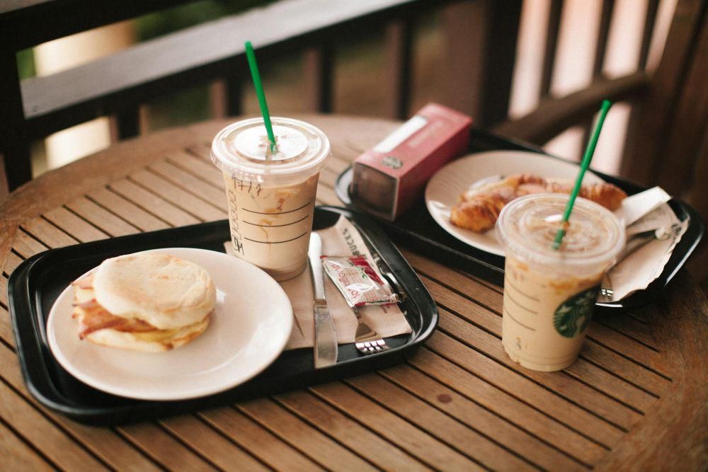 Krisis Penjualan, Starbucks Tutup Toko dan Pecat Karyawan