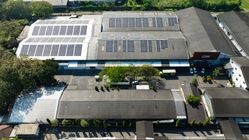 Industri Kesehatan Masuk Era Hijau, OneMed Bangun PLTS Atap 740 kWp