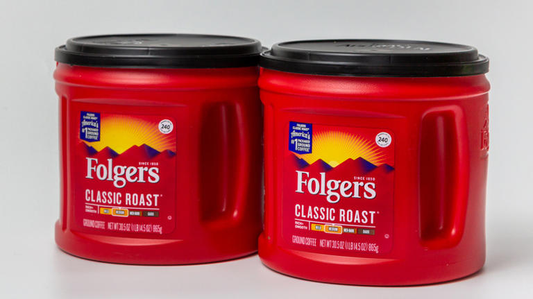 Don't Throw Out That Old Coffee Can. Use It For The Birds In Your ...