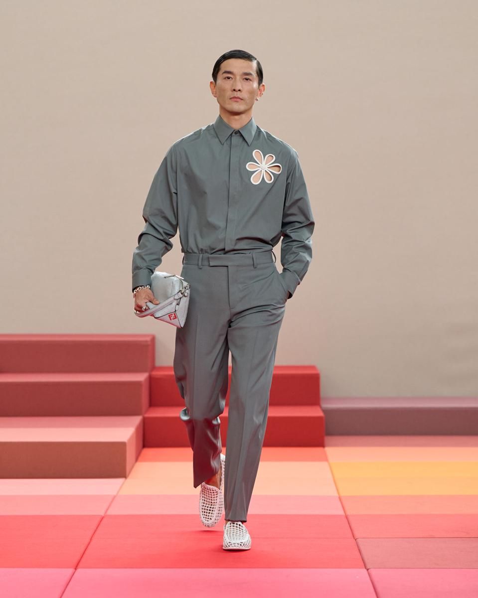 12 Koleksi Fendi S/S 26 di Milan, Fantasi Warna Menakjubkan!