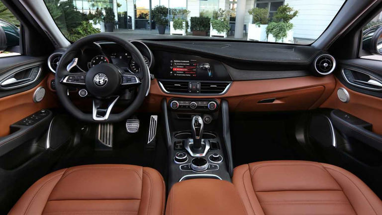 El rival de Mercedes o BMW tiene 9.000 euros de rebaja y viene de Italia