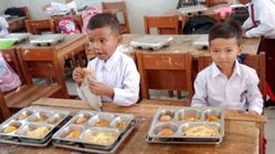 Upaya Penuhi Gizi Anak, 3.652 Porsi Makan Sehat Didistribusikan di Sliyeg Indramayu