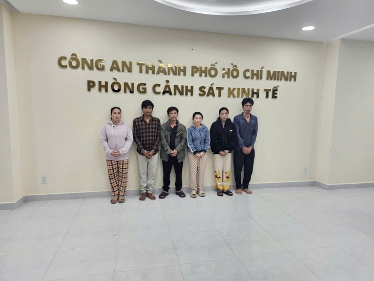 Công an TP.HCM triệt phá nhóm sản xuất hàng giả nước rửa toilet, nước giặt