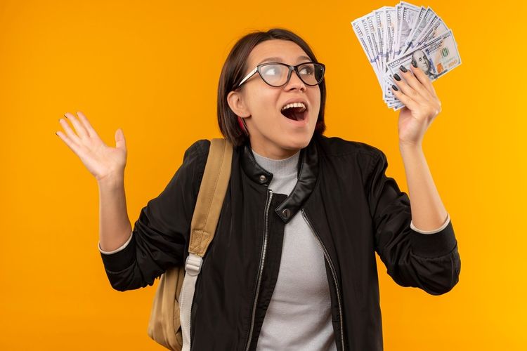 6 Shio yang Dikaruniai Keberuntungan Finansial di Akhir Bulan: Ramalan Keuangan yang Membawa Warna B