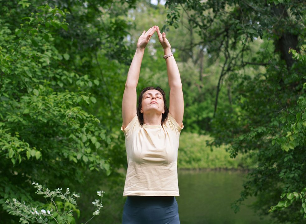 I'm a Doctor and These 4 Standing Exercises Fix Your Posture in 30 Days ... - Exercises For Younger Standing Posture