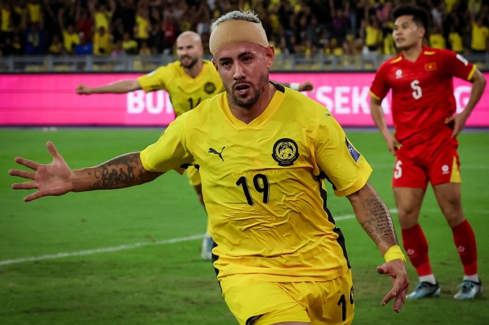 Tiền đạo nhập tịch gian dối của Malaysia muốn giải nghệ vì án phạt của FIFA