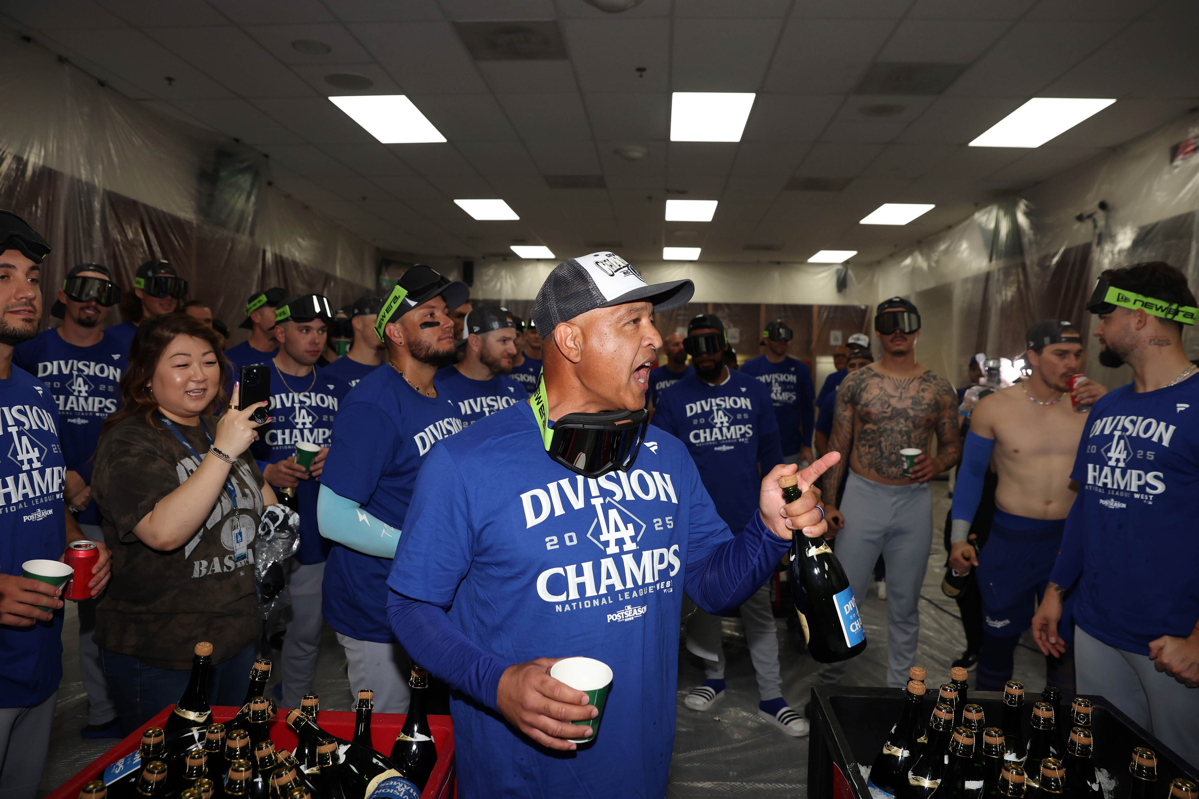 Dave Roberts' 'Love or Hate' Message Will Fire Up Dodgers Fans