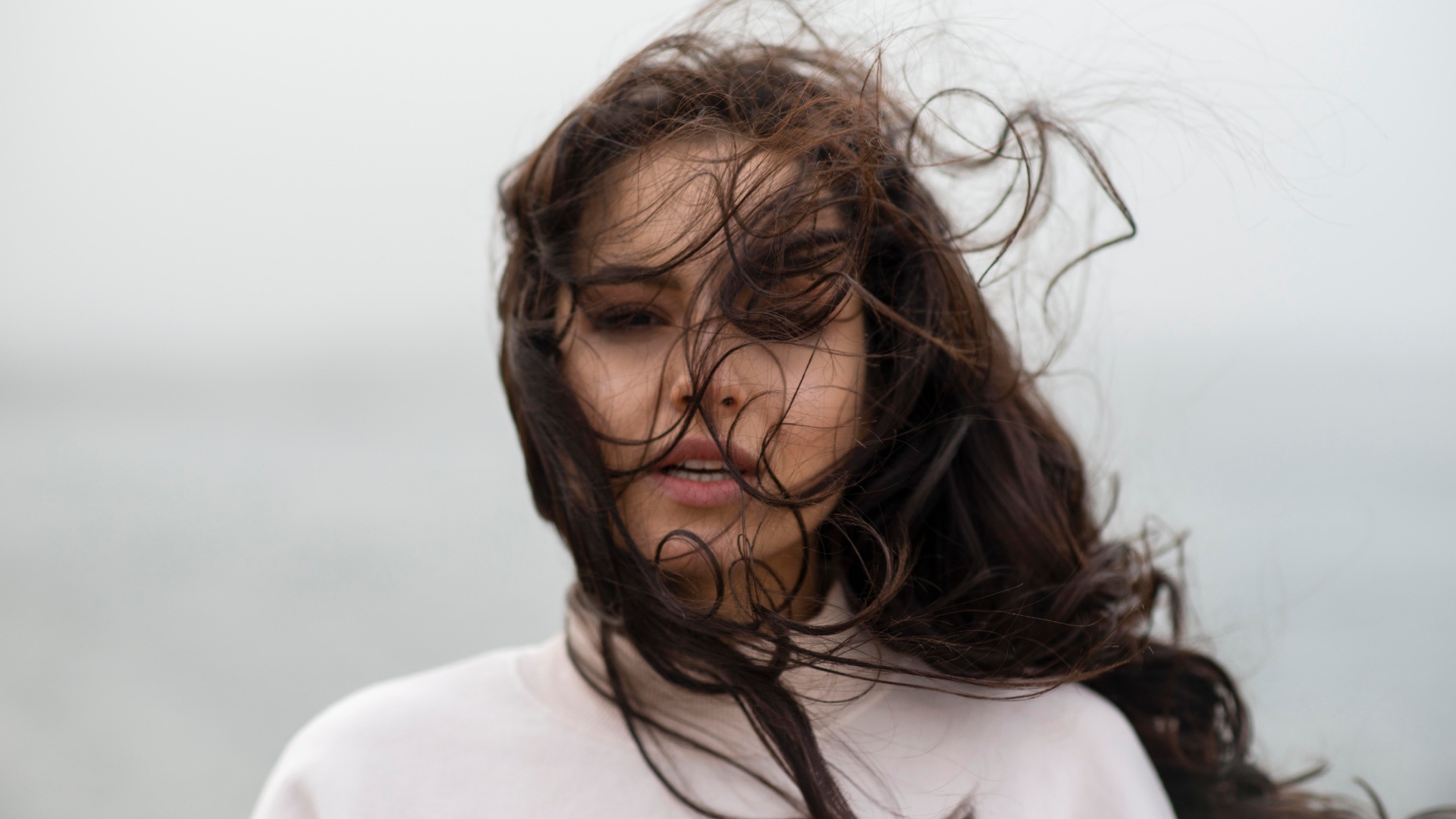 8 coisas que muitas mulheres fazem sem perceber que vêm de um trauma