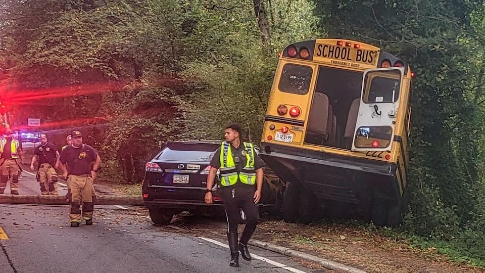 Crash with school bus, SUV shuts down Hwy 9 in Roswell