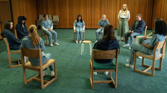 Tall Pines Academy es liderada por Evelyn Wade (Toni Collette).