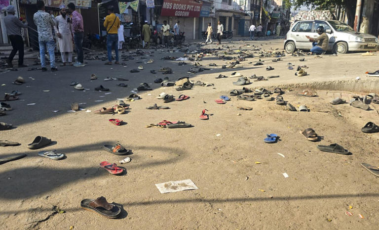 'I Love Muhammad' row: Police, locals clash after Friday prayers in Bareilly; over 2 dozen held