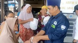 Laskar Tretan Bantu Warga Tegalsari Lewat Jumat Berkah