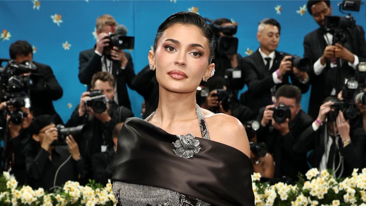 WATCH Kylie Jenner Recreates Viral 'Rise And Shine' Video 6 Years Later