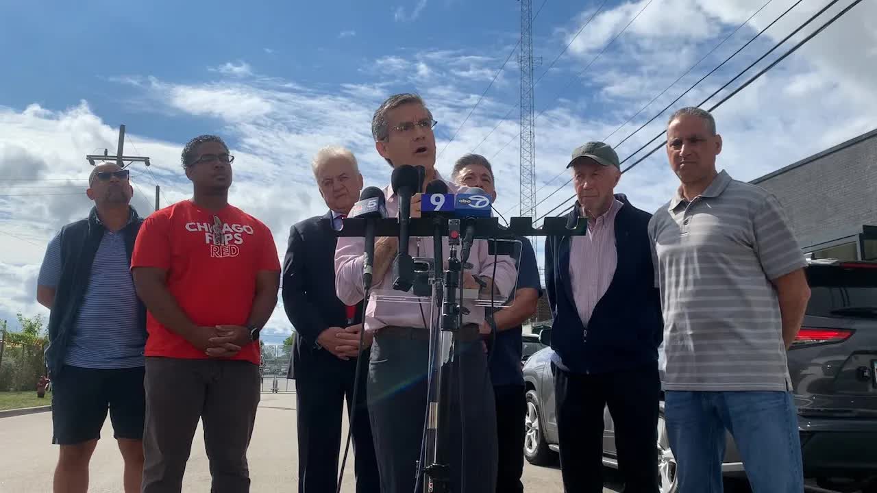 Gubernatorial candidate calls for reason, peace outside Illinois ICE ...