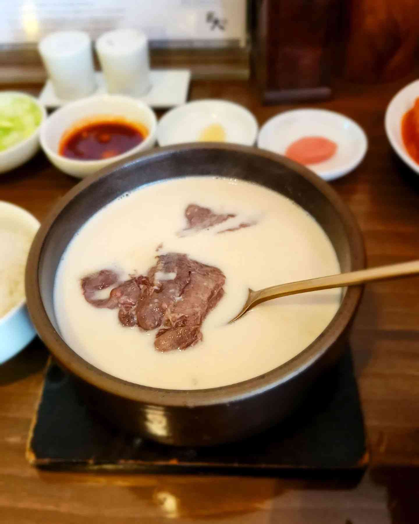 맑은 국물로 몸을 정화 시켜주는 듯한 곰탕 맛집 BEST5