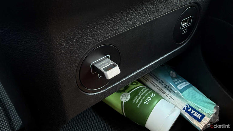 Car USB port 