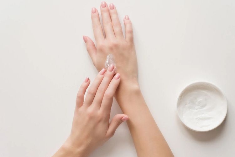 Kulit Tangan Kering? Ini 8 Cara Pilih Hand Cream Ideal untuk Perawatan Harian