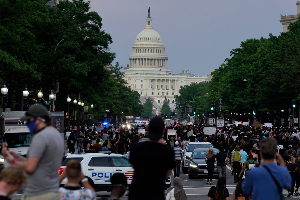 FBI despide a agentes que se arrodillaron en protestas por justicia ...