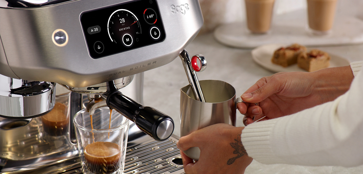 Capuccino auf Knopfdruck – oder lieber manuell? Diese Maschine kann beides.