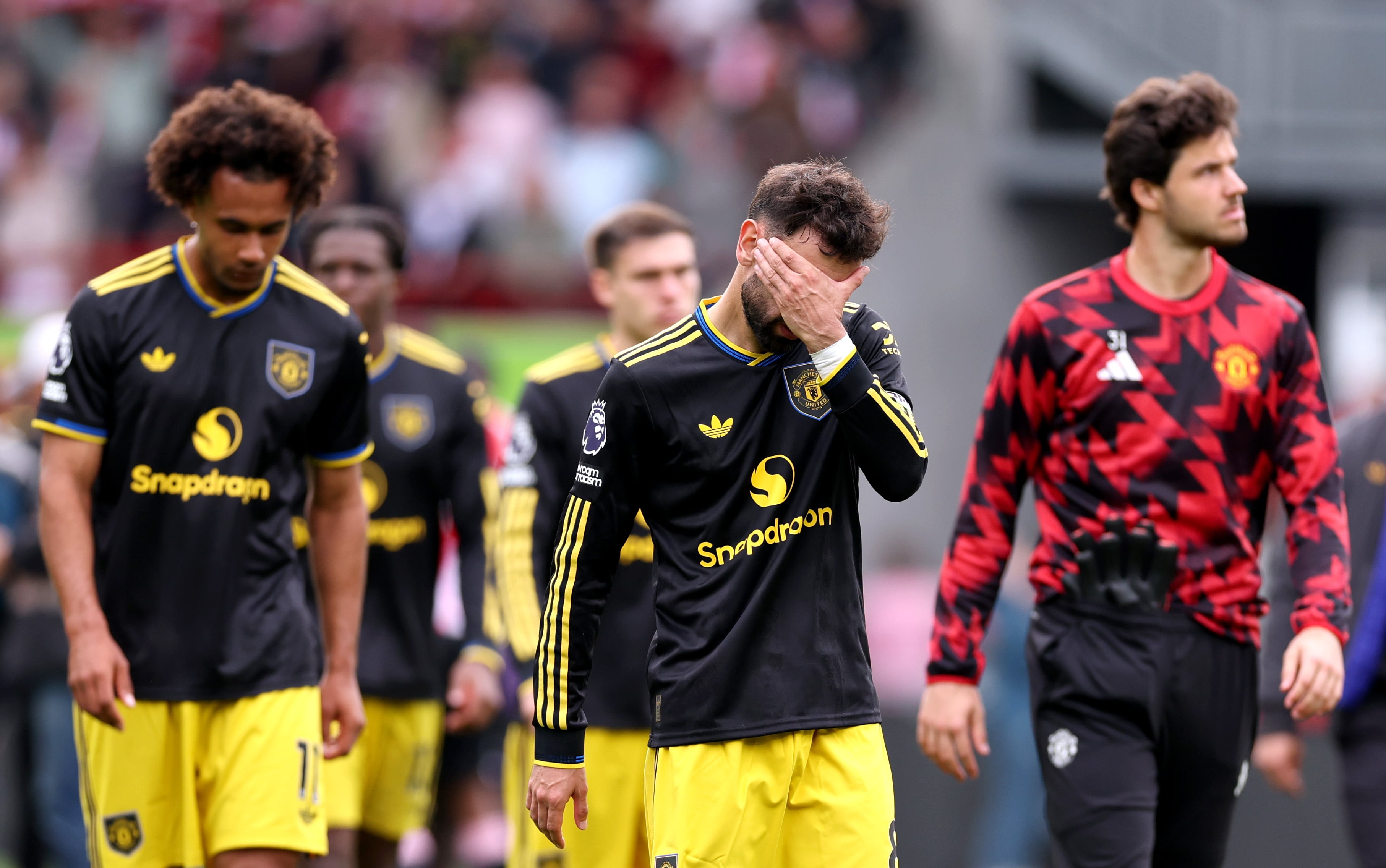 Pressure mounts on Ruben Amorim as Bruno Fernandes misses penalty in  Manchester United's defeat at Brentford