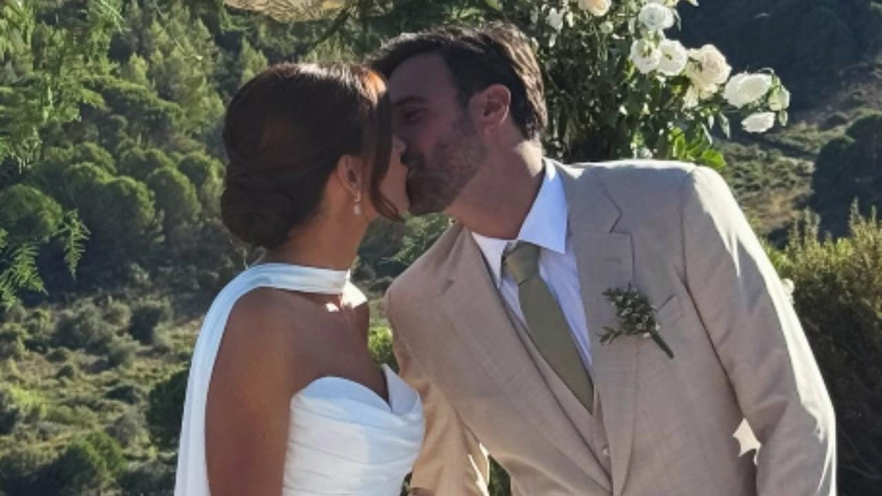 ana-patr-cia-carvalho-uma-mulher-casada-veja-o-vestido-da-noiva