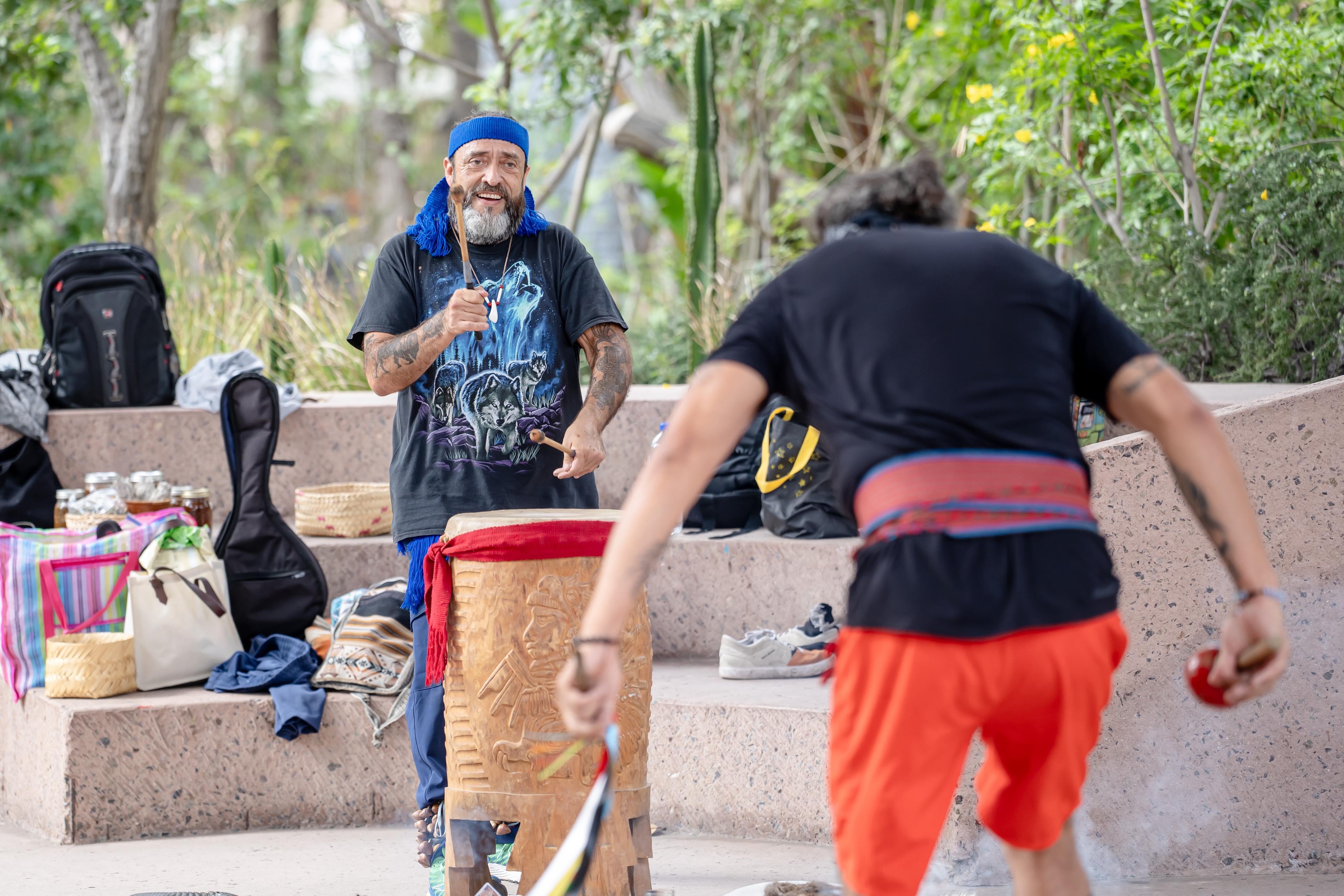 Xiuhtecuhtli Danza Conchera comparte tradición y energía en Tijuana