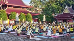 Tingkatkan Kesehatan dengan Yoga dan Pemeriksaan Gratis di Semarang