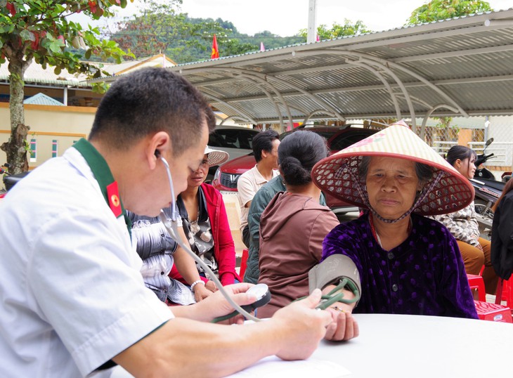 1.300 người dân vùng biên Quảng Trị xúc động được quân y khám, phát thuốc